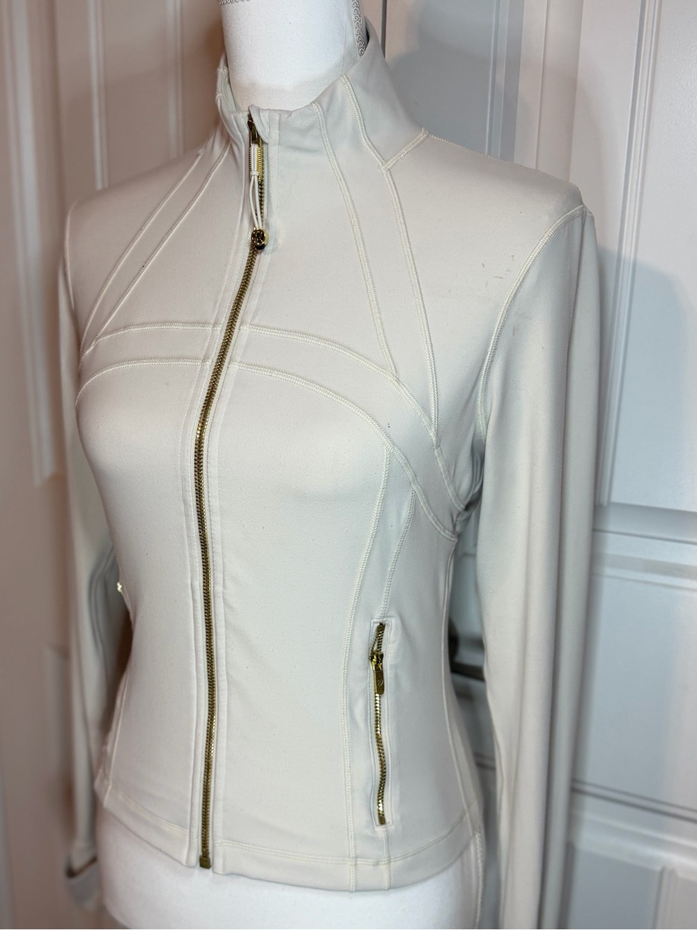 Lululemon Cream Define Jacket Size 8 Gold Zip Athletic Jacket